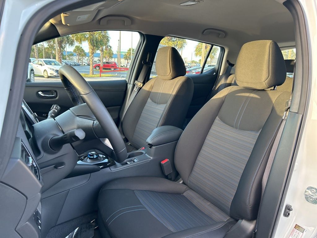 2025 Nissan Leaf SV Plus photo 13