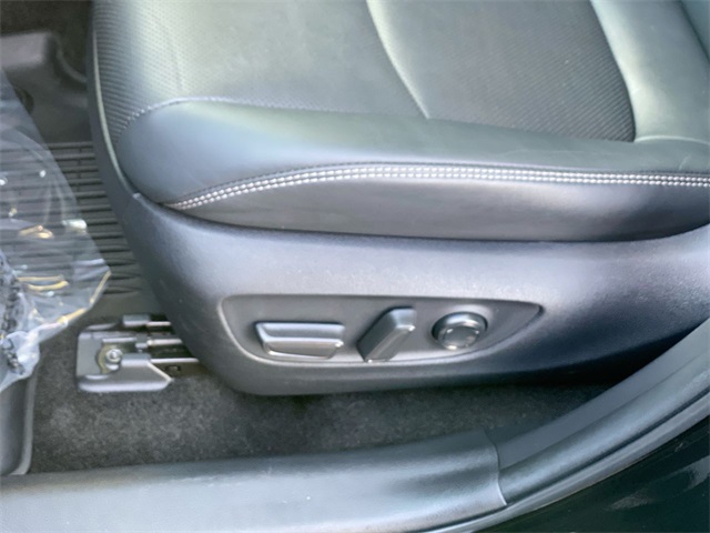 2022 Toyota RAV4 Limited photo 4