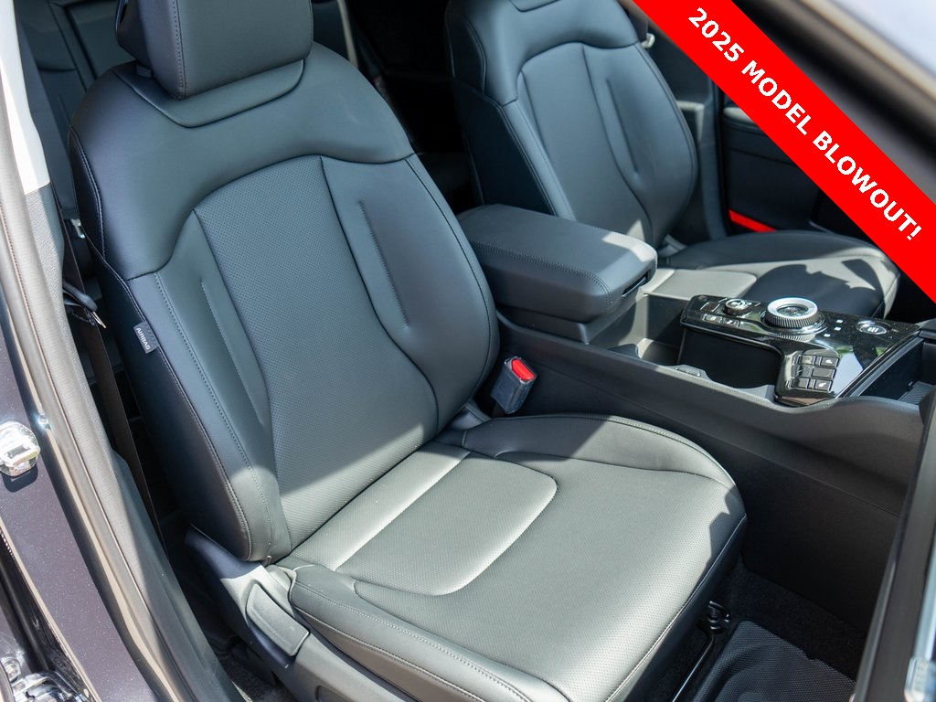 2025 Kia Sportage EX photo 9