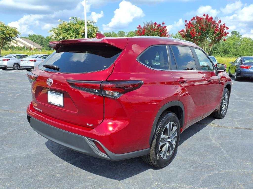 2024 Toyota Highlander XLE photo 7