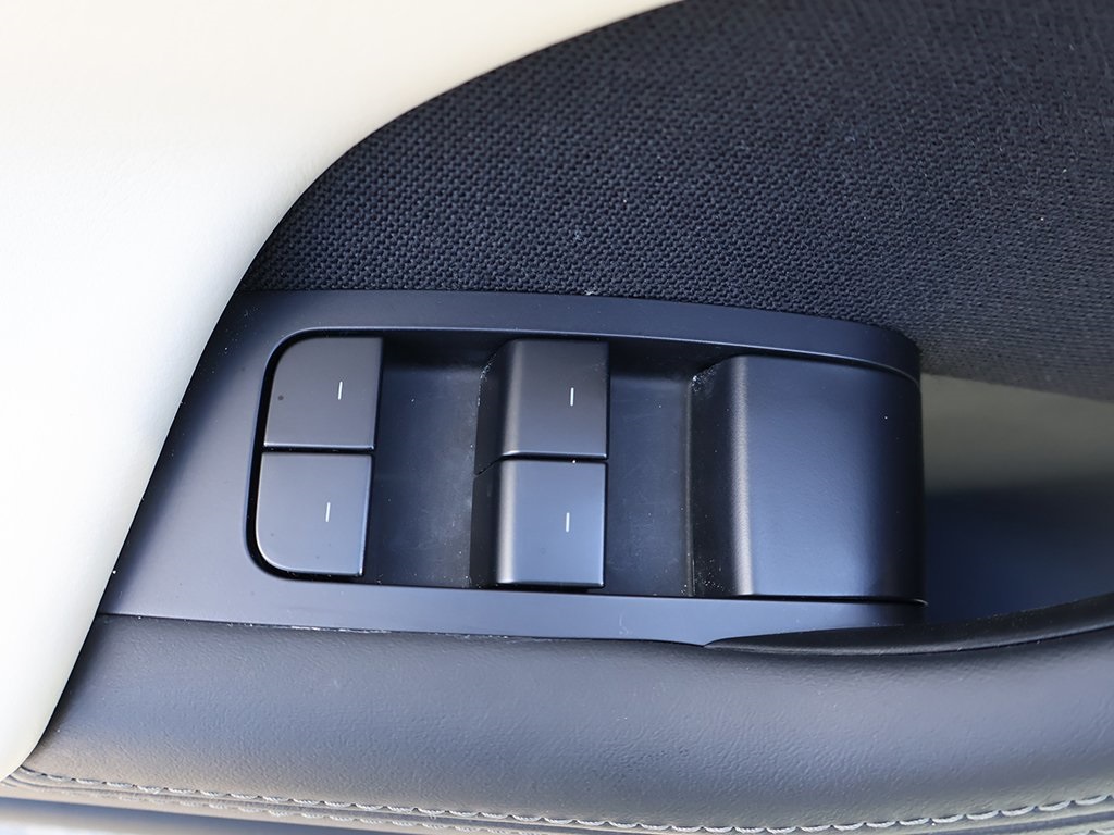 2022 Tesla Model S photo 35