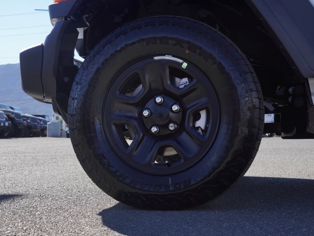 New 2026 Bright White Clear-Coat Exterior Paint Jeep 4-Door Sport S image 10