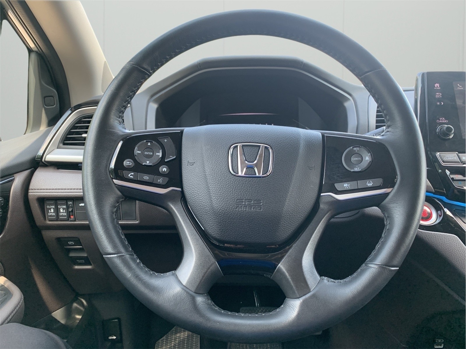 2023 Honda Odyssey Touring photo 11