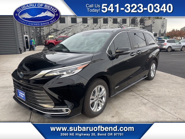 2021 Toyota Sienna Platinum's photo