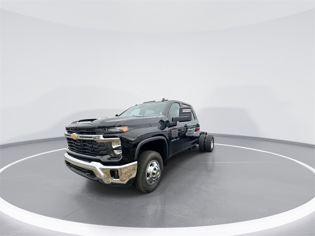 2025 Chevrolet Silverado 3500HD LT photo 4