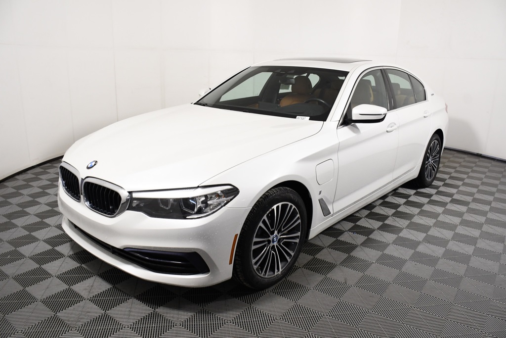 2019 BMW 5 Series 530e's photo