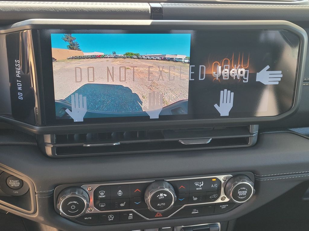 2025 Jeep Gladiator Sport photo 10