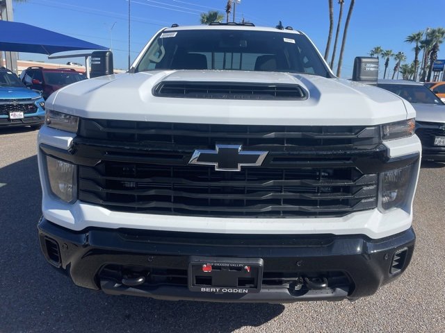 2025 Chevrolet Silverado 2500HD Custom photo 2