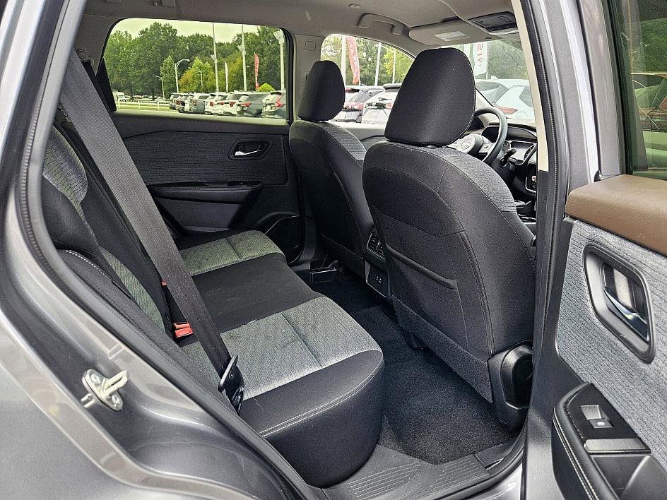 2023 Nissan Rogue SV photo 14