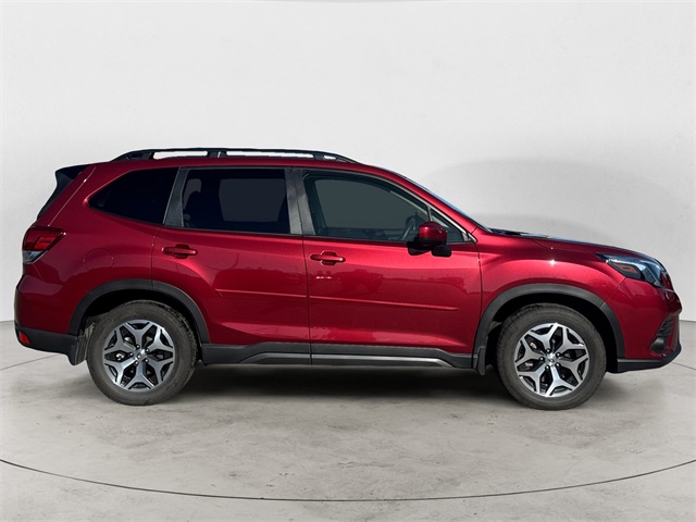 2024 Subaru Forester Premium photo 6