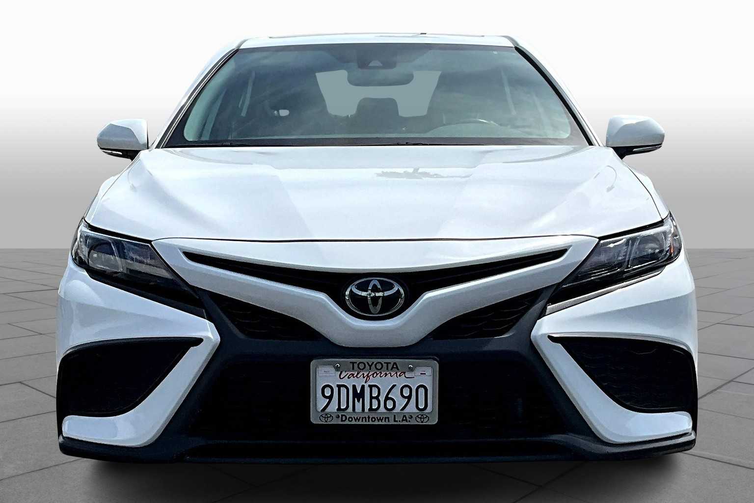 2023 Toyota Camry SE photo 3