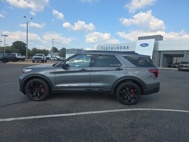 2024 Ford Explorer ST photo 4
