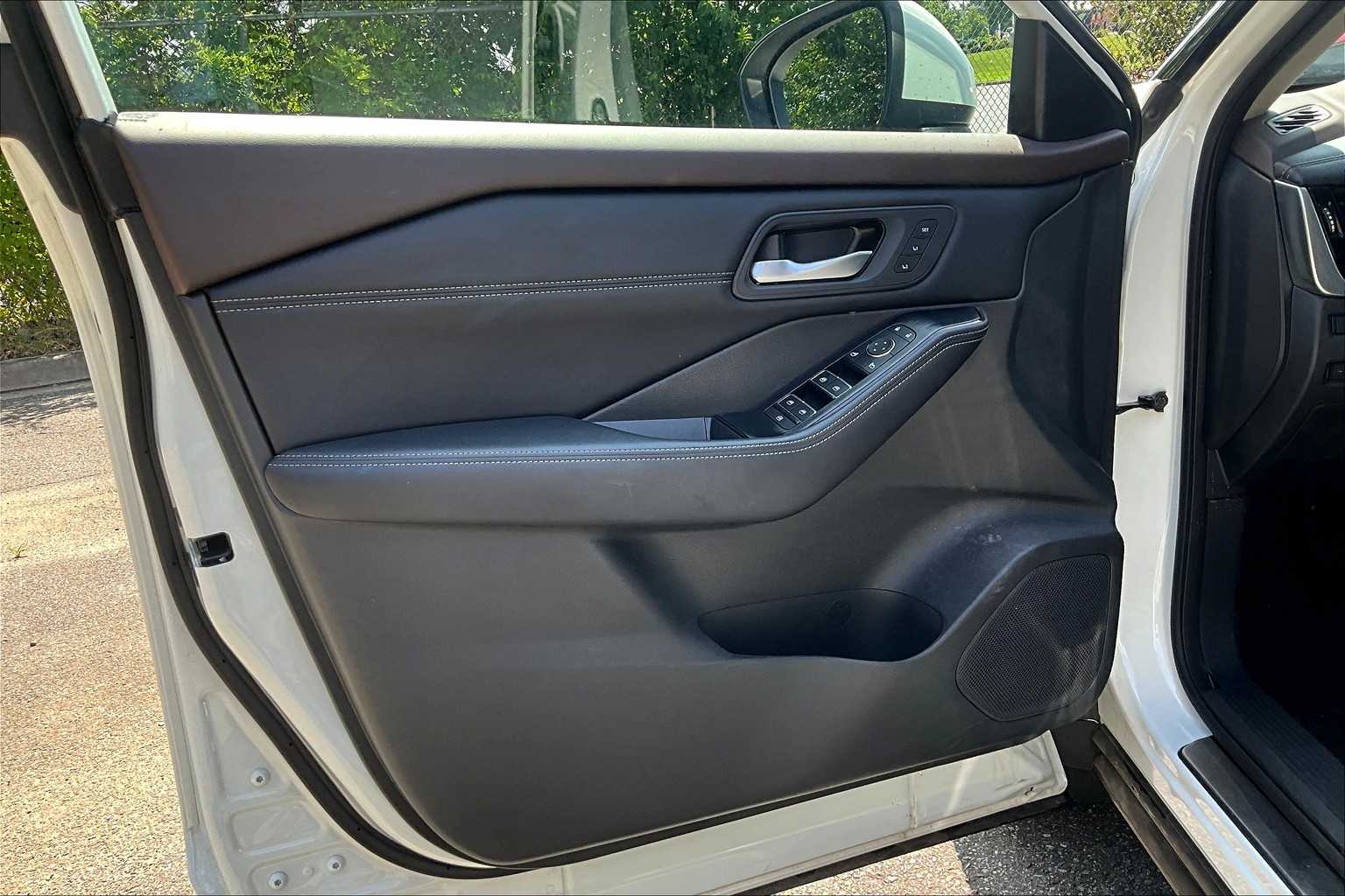 2023 Nissan Rogue SL photo 19