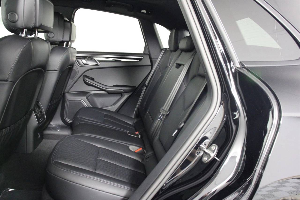 2025 Porsche Macan T photo 16