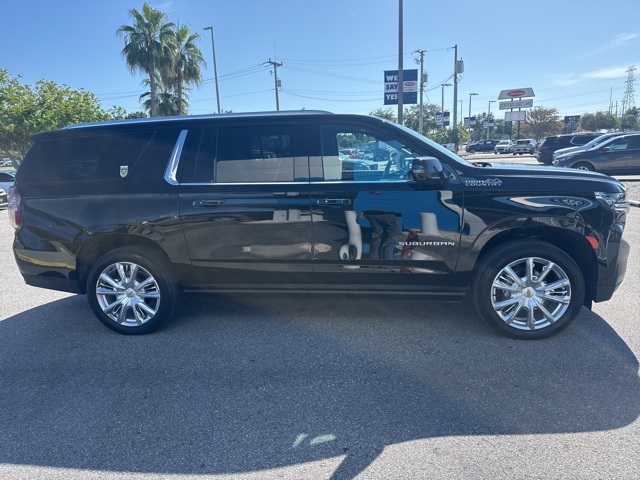 2021 Chevrolet Suburban High Country photo 5