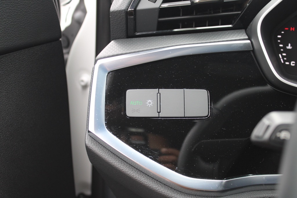 2021 Audi Q3 S line Premium 45 TFSI photo 16