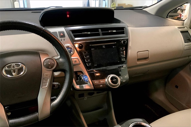 2017 Toyota Prius V Two photo 6