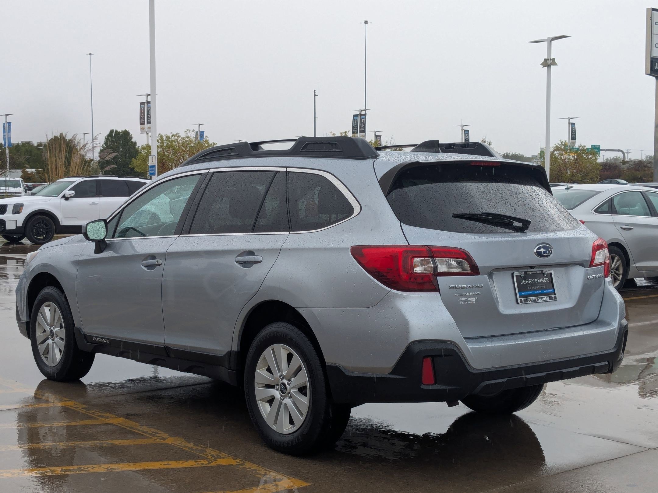 2018 Subaru Outback Premium photo 2