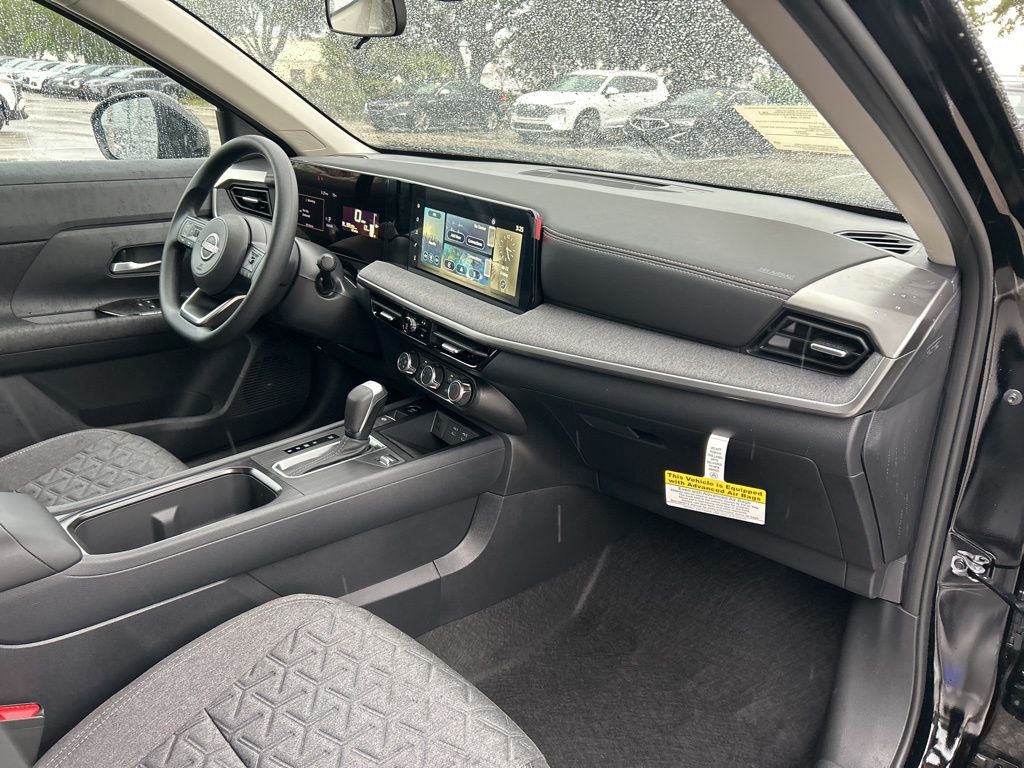 2025 Nissan Kicks SV photo 31