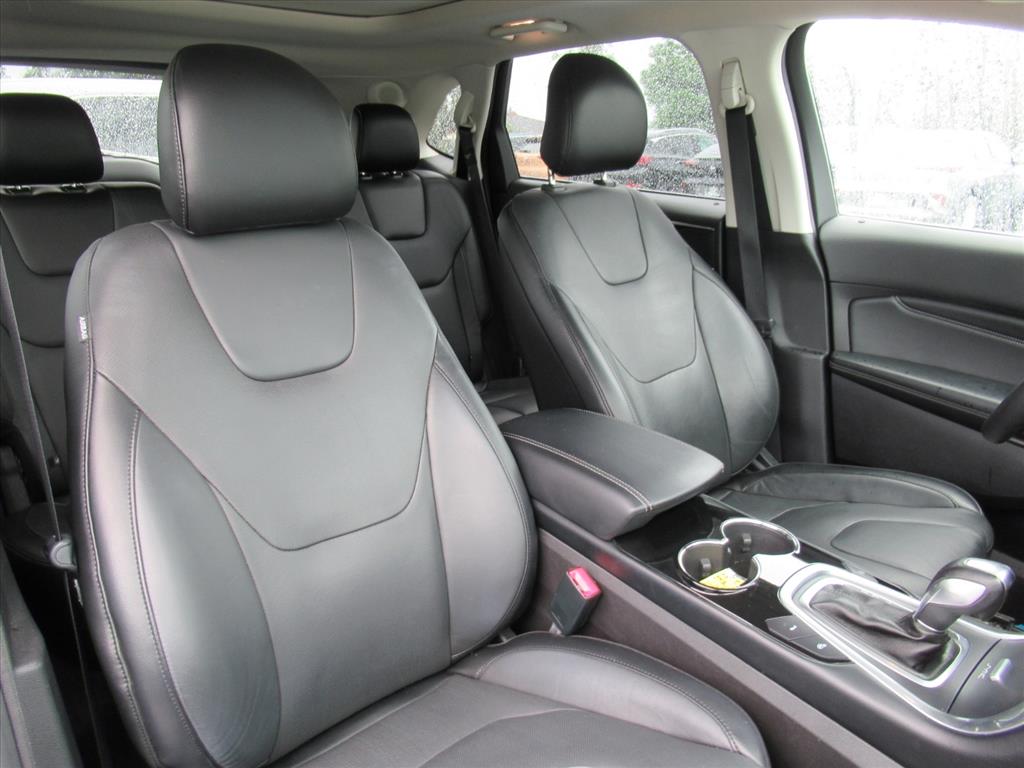 2017 Ford Edge Titanium photo 5