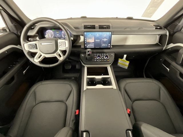 2025 Land Rover Defender 130 X-Dynamic SE photo 7
