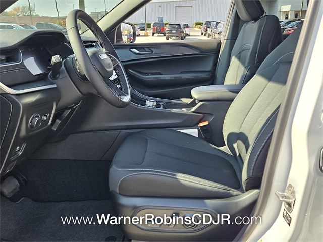 2025 Jeep Grand Cherokee Laredo X photo 4