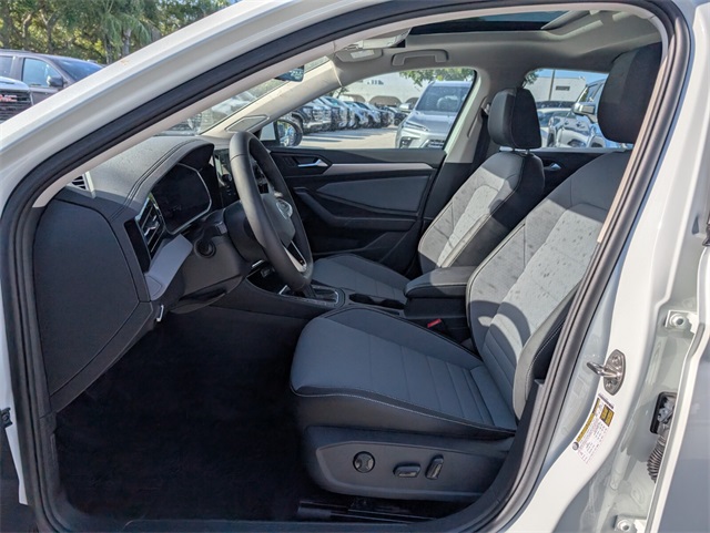 2025 Volkswagen Jetta 1.5T SE photo 5