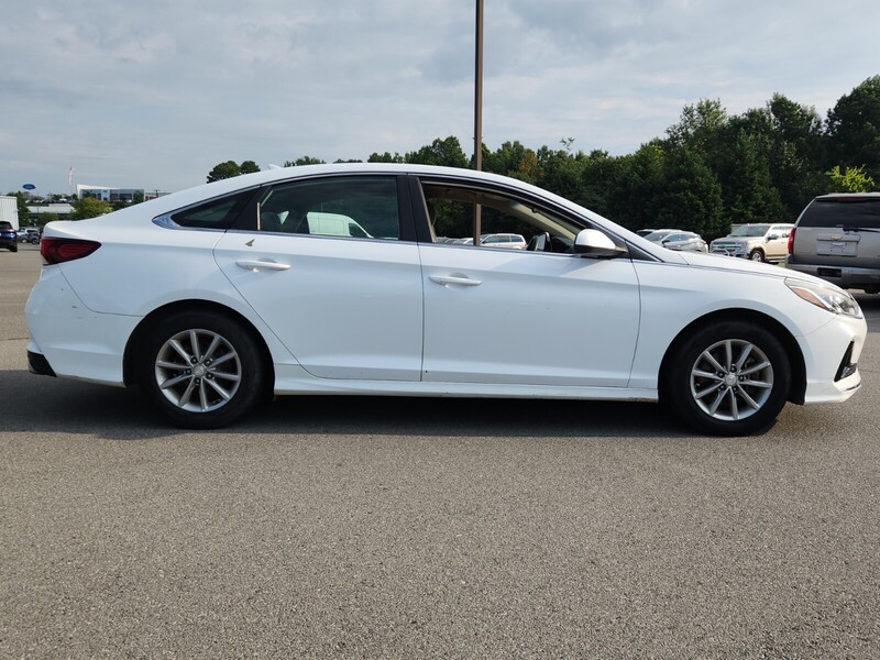 2019 Hyundai Sonata SE photo 2