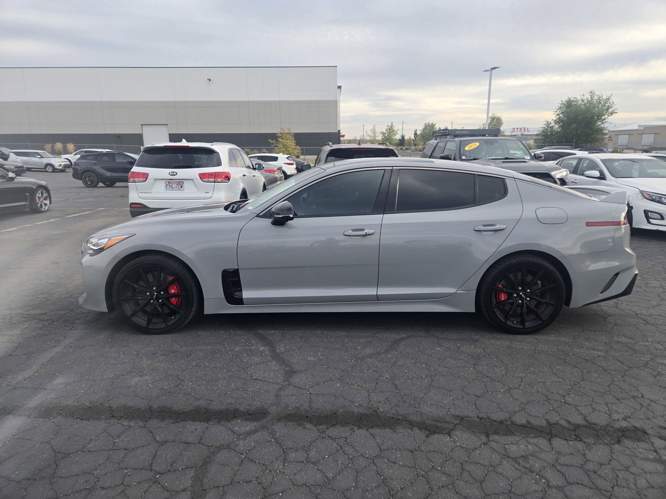 2022 Kia Stinger GT2 photo 2