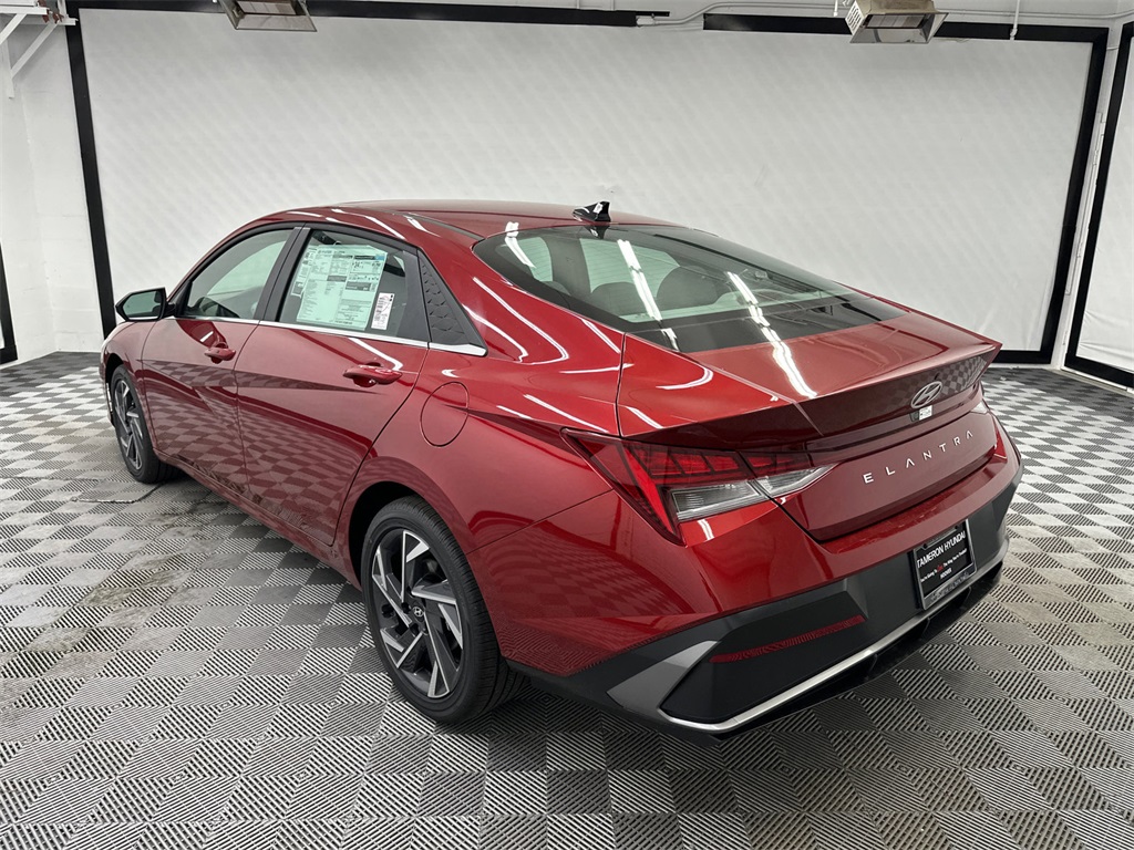 2025 Hyundai Elantra SEL Convenience photo 3