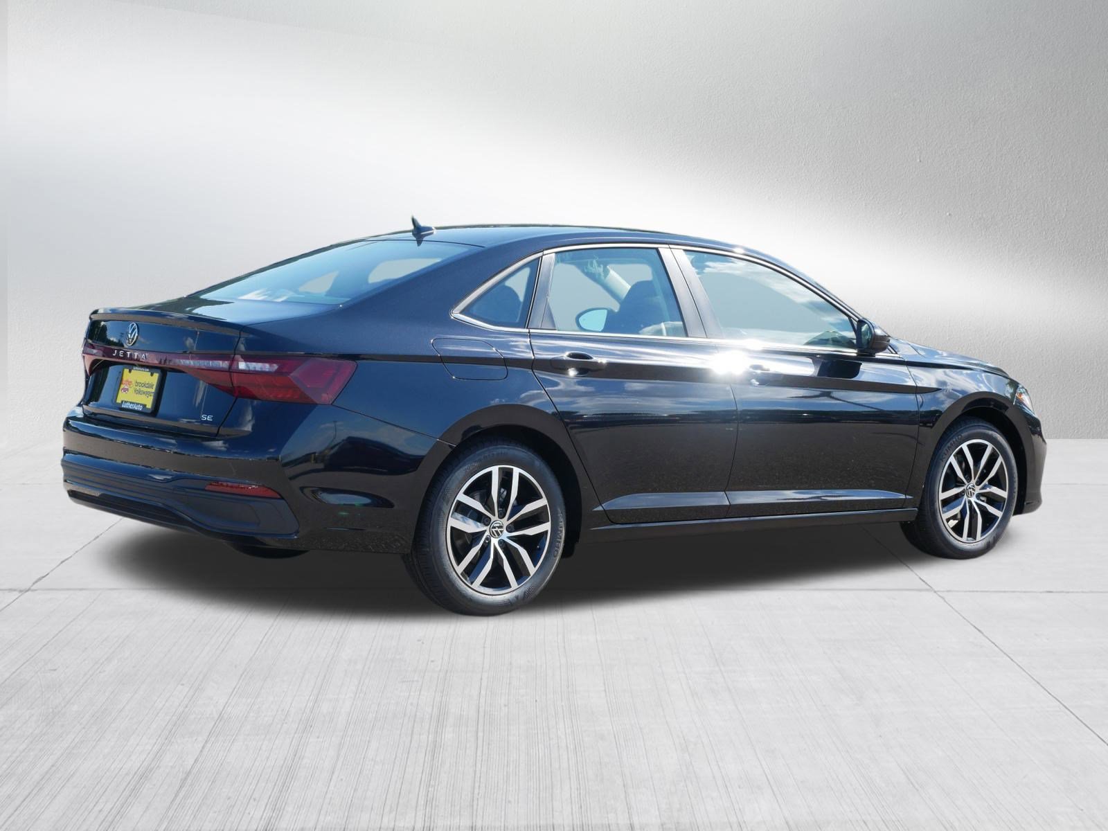 2025 Volkswagen Jetta SE photo 3