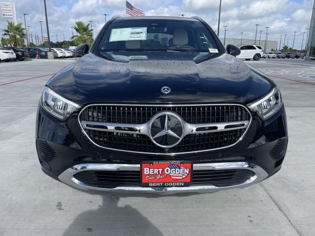 2025 Mercedes Benz GLC 300 photo 2