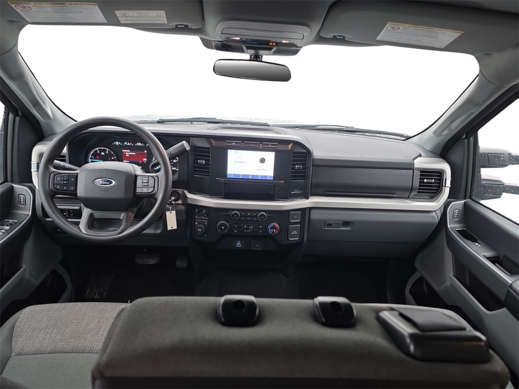 2024 Ford F-350 photo 2