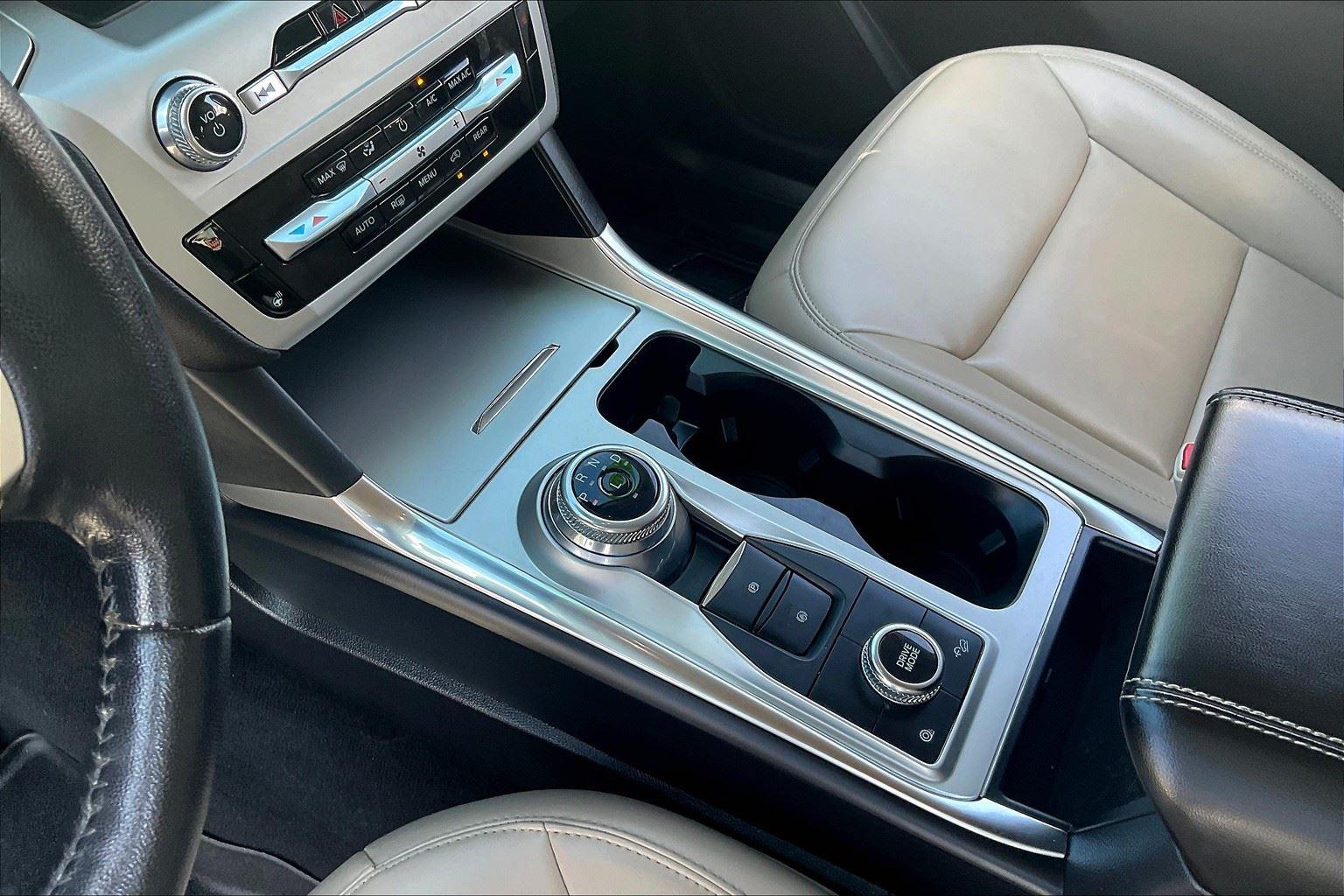 2022 Ford Explorer XLT photo 13