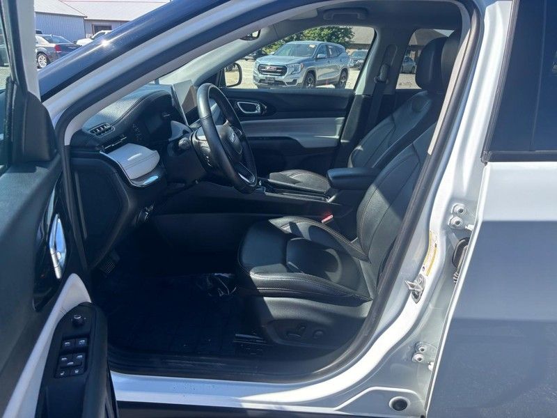 2022 Jeep Compass Limited photo 8