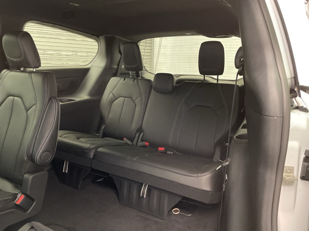 2026 Chrysler Pacifica photo 13