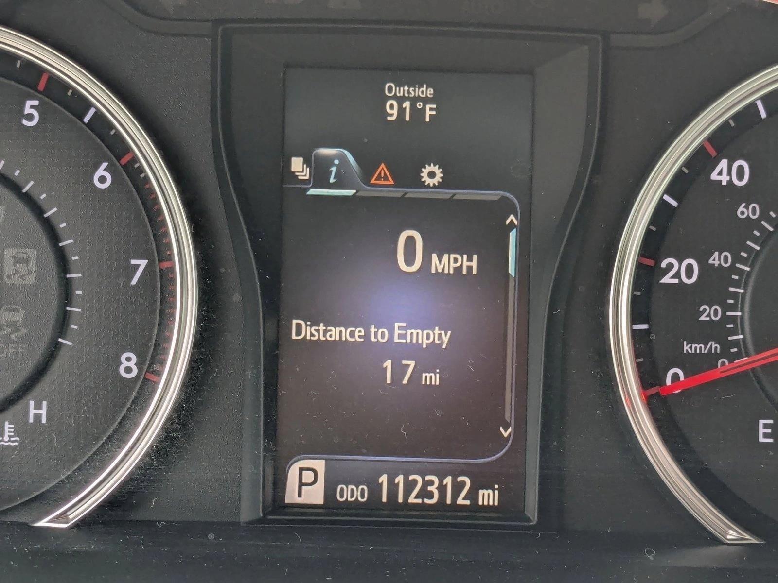 2016 Toyota Camry SE photo 3