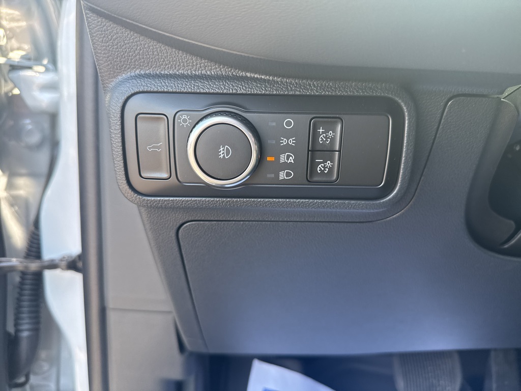 2025 Ford Explorer photo 28