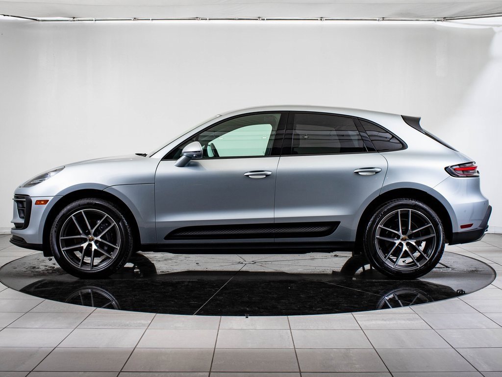 2023 Porsche Macan T photo 2