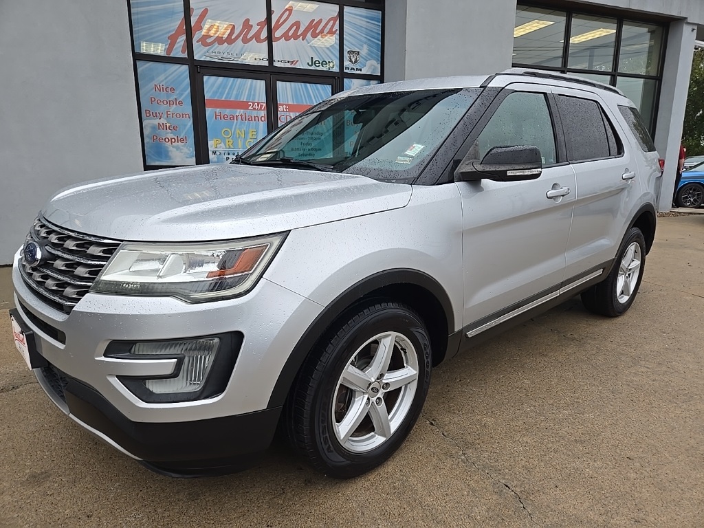 Used 2017 Ford Explorer XLT with VIN 1FM5K8D87HGB56193 for sale in Kansas City
