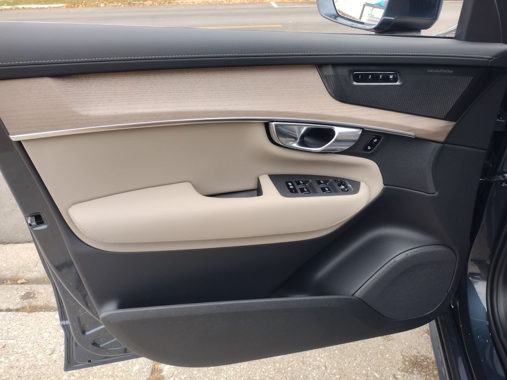 2026 VOLVO XC90 - Image 9