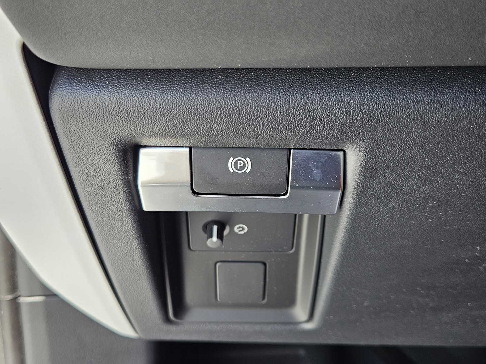 2025 Land Rover Defender 110 X-Dynamic SE photo 19