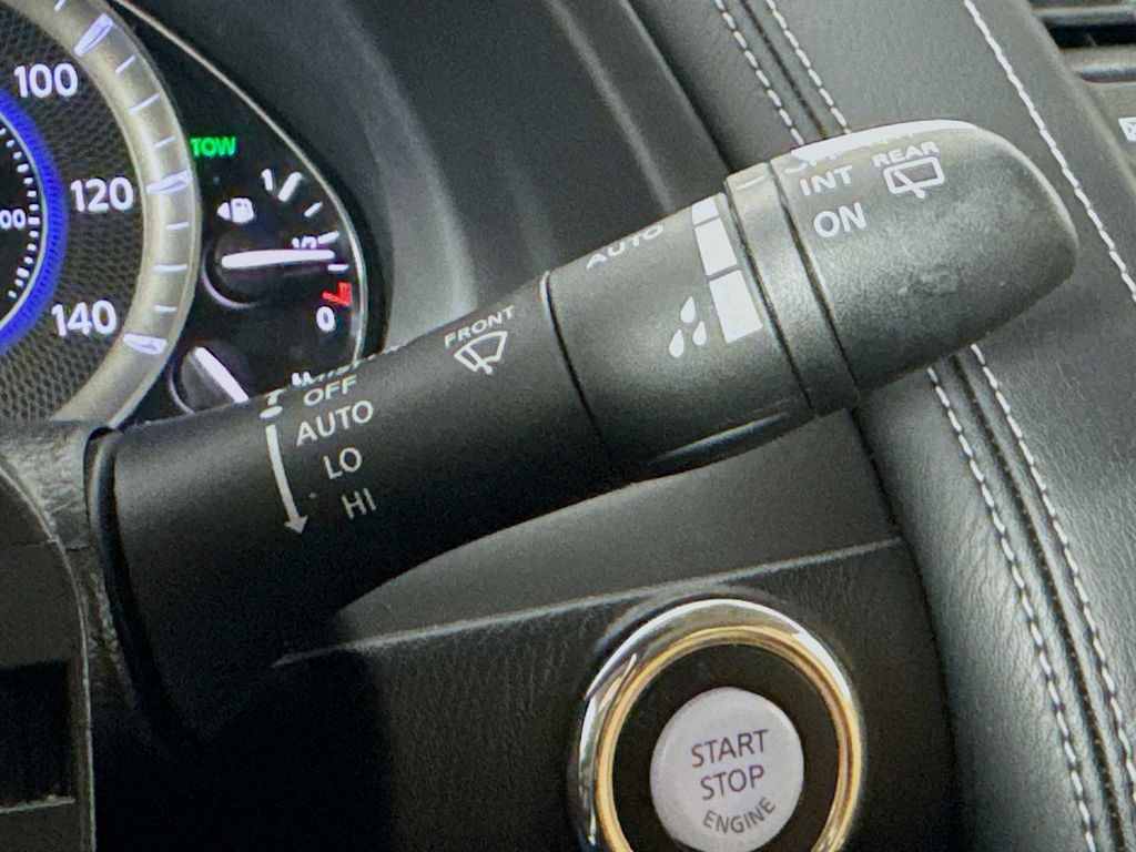 2017 Infiniti QX80 photo 12