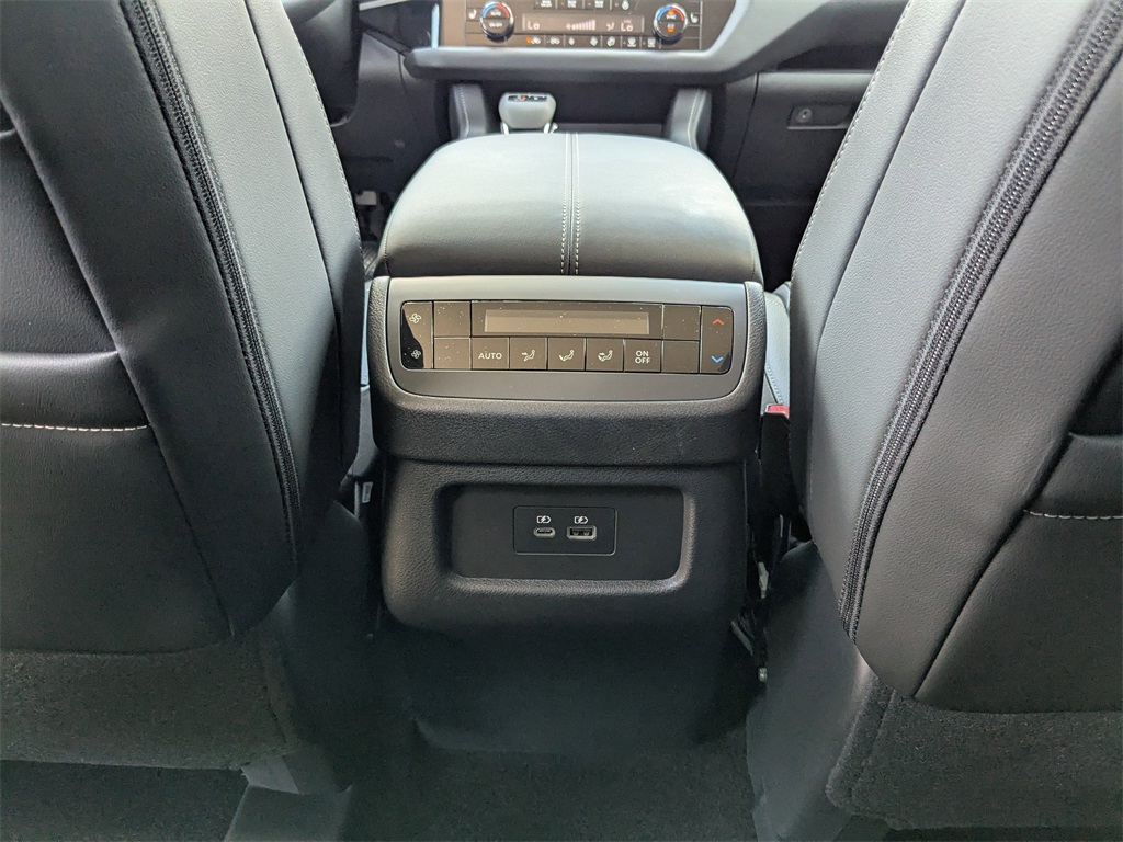 2025 Nissan Pathfinder SL photo 15