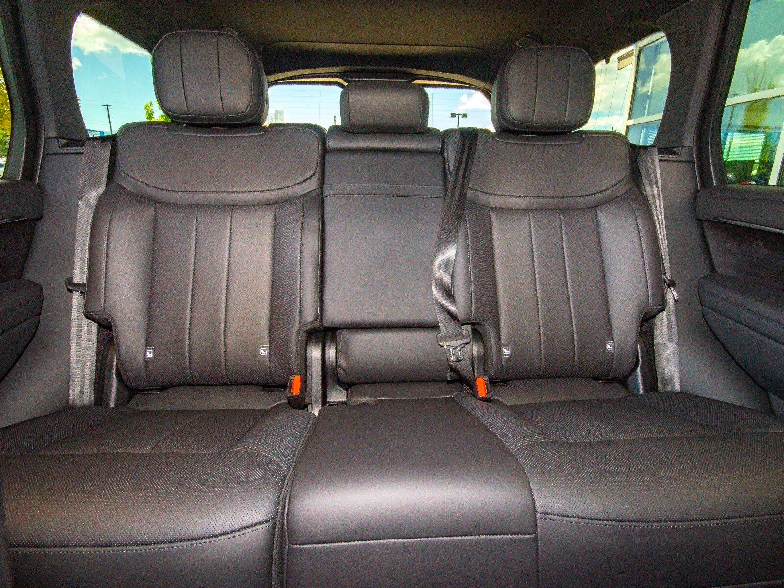 2025 Land Rover Range Rover SE photo 39
