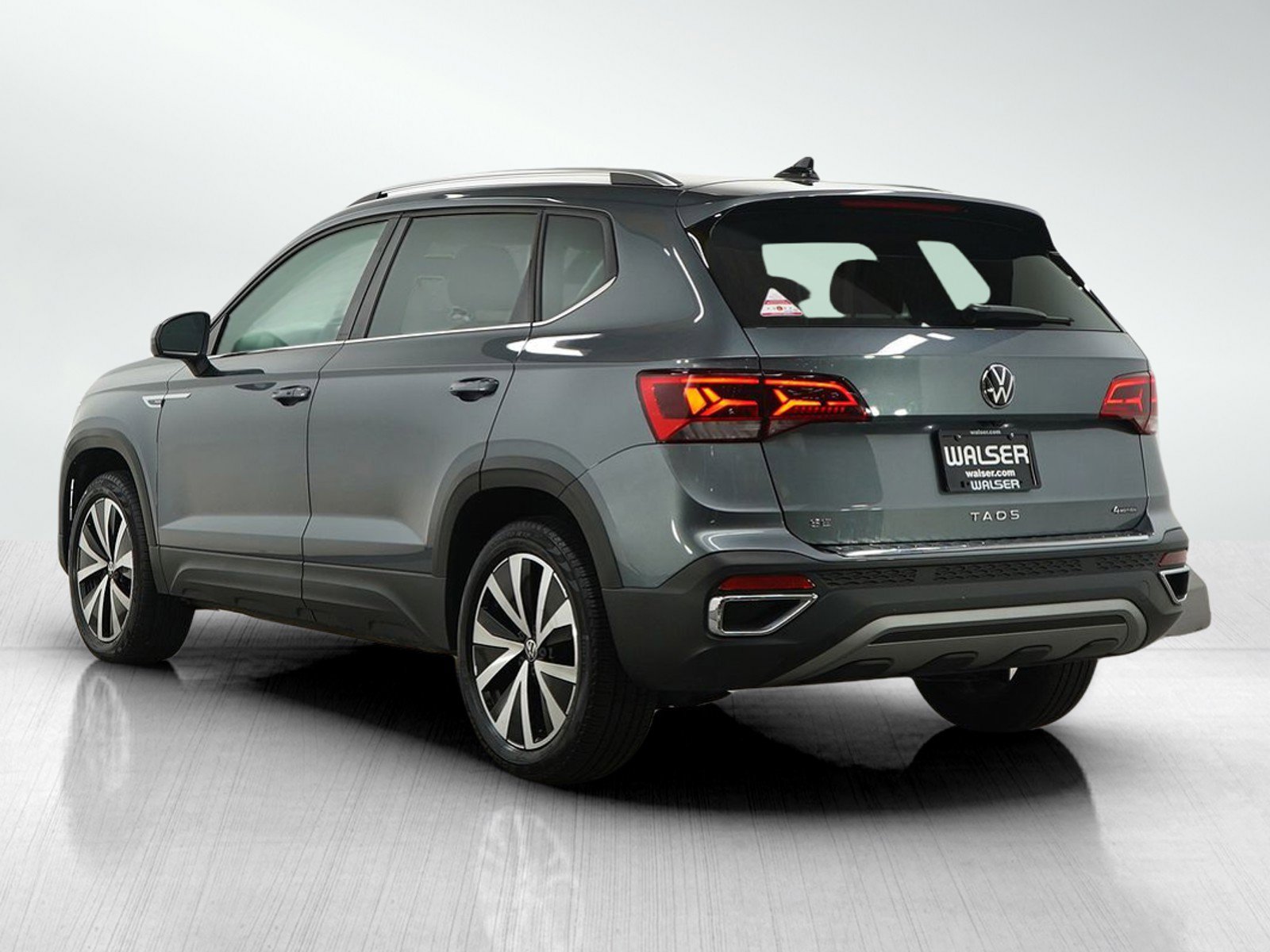 2022 Volkswagen Taos SE photo 3