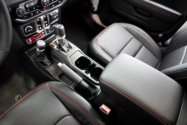 New 2025 Bright White Clear-Coat Exterior Paint Jeep Rubicon image 26