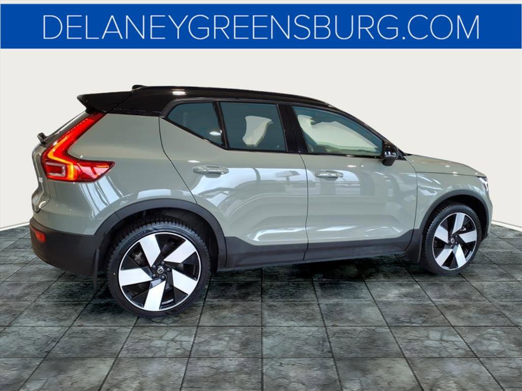 2023 Volvo XC40 Recharge Twin Plus photo 2