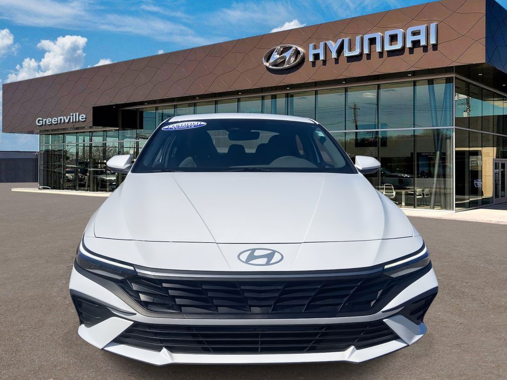 2025 Hyundai Elantra SE photo 2
