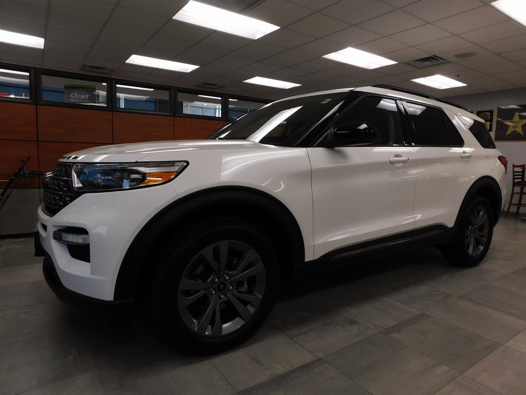 2023 Ford Explorer XLT's photo